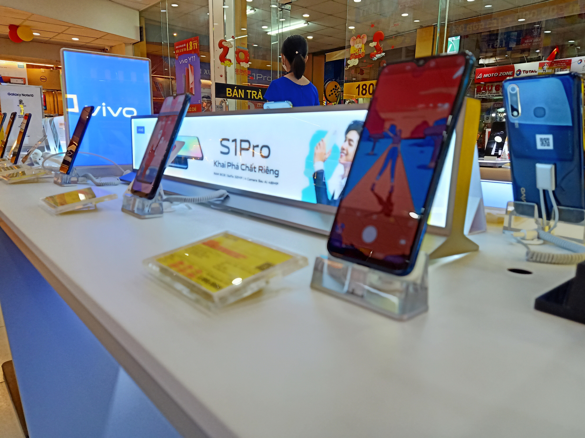Điện thoại giảm giá tuần này: iPhone biến động nhẹ, Samsung vẫn tiếp tục tung ưu đãi - Ảnh 3. Điện thoại giảm giá tuần này: iPhone biến động nhẹ, Samsung vẫn tiếp tục tung ưu đãi - Ảnh 3.