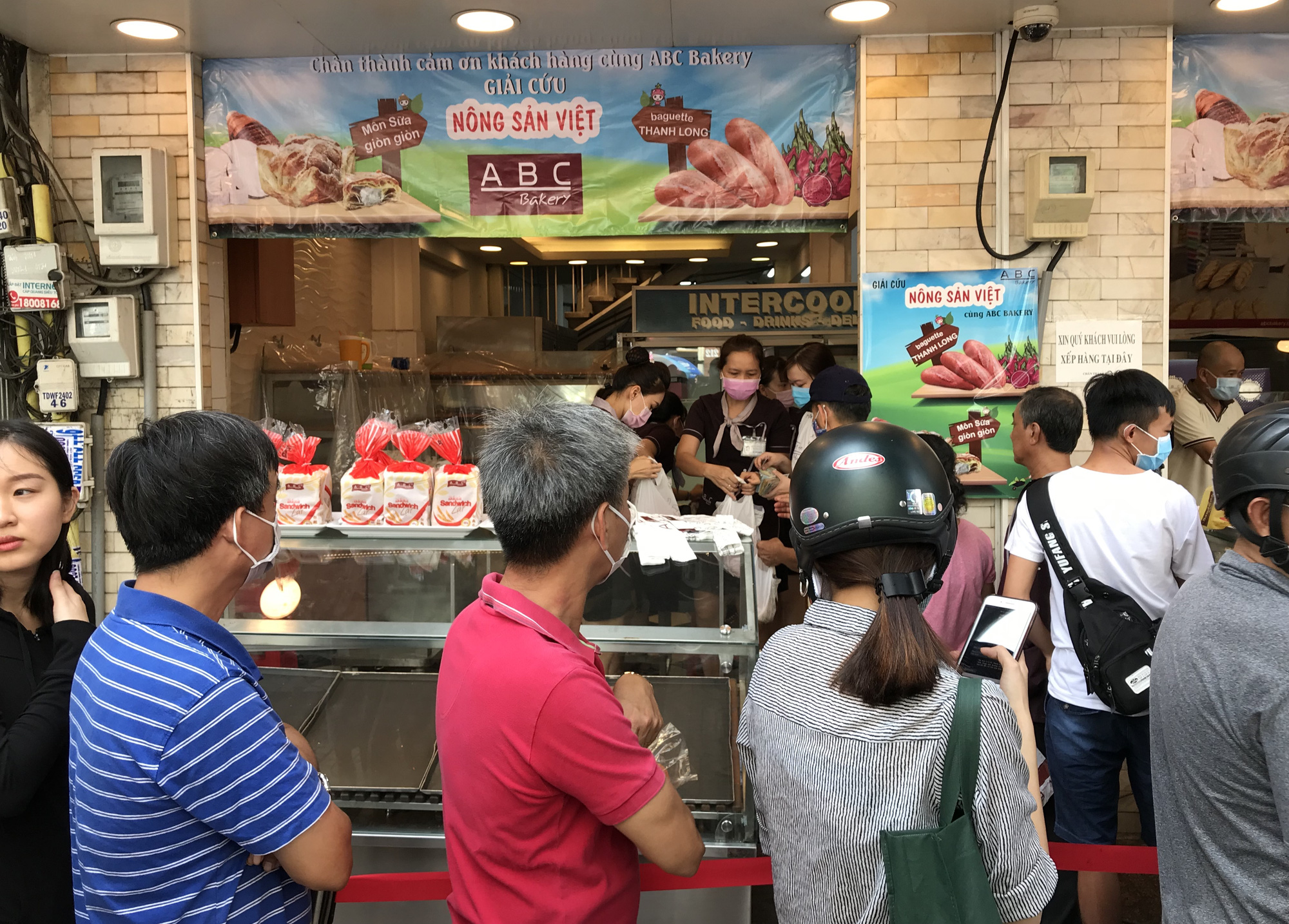 Chân dung người sáng chế bánh mì thanh long, giải cứu nông sản Việt gây sốt tại Sài Gòn - Ảnh 2. Chân dung người sáng chế bánh mì thanh long, giải cứu nông sản Việt gây sốt tại Sài Gòn - Ảnh 2.
