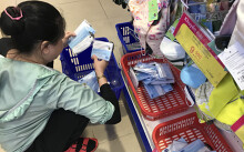 Co.opmart chưa hạn chế số lượng bán khẩu trang kháng khuẩn, khách ào vô mua, có người lấy đến 50 chiếc