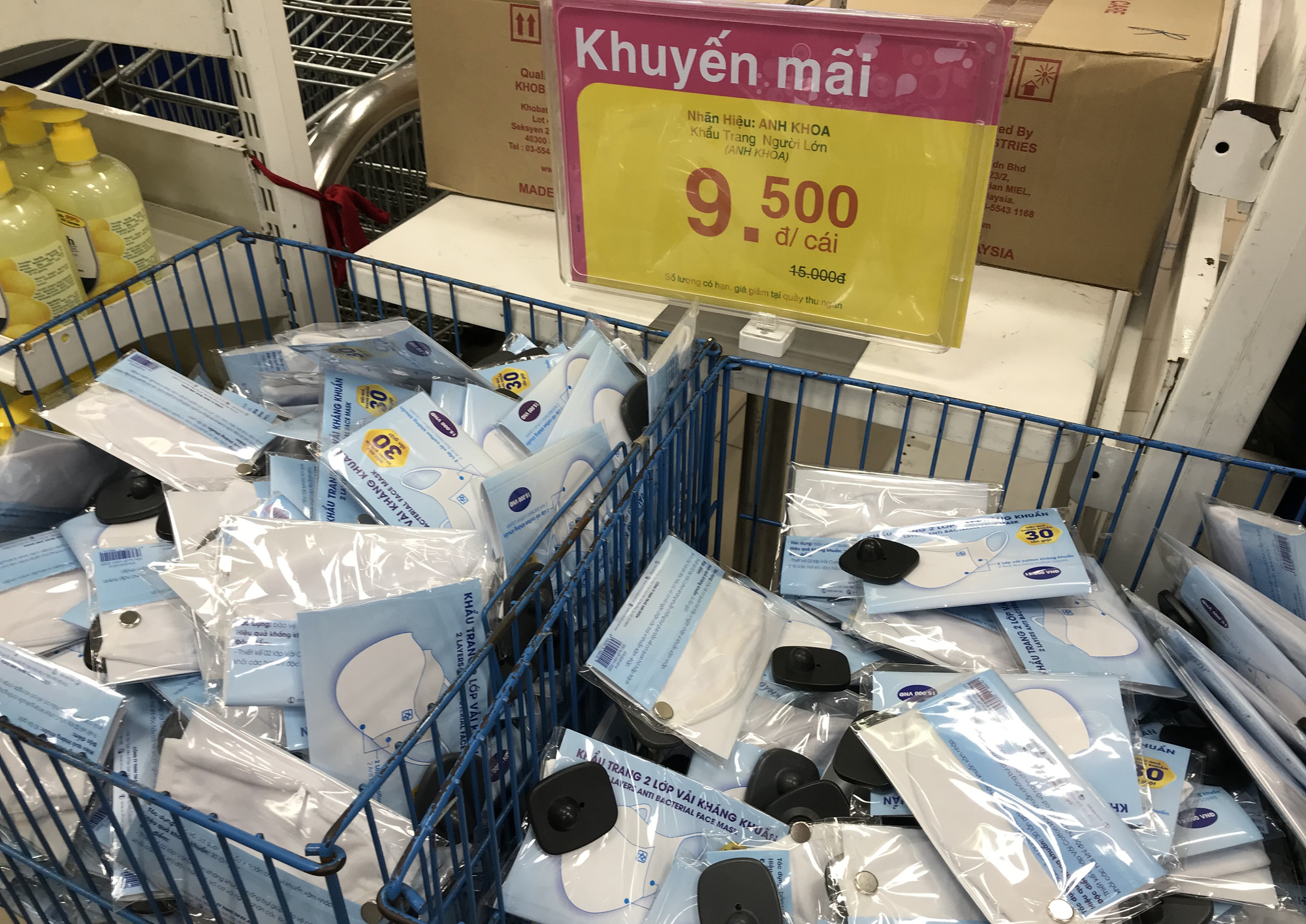 Khẩu trang vải kháng khuẩn giặt 30 lần đang bán tại Co.opmart, giá khuyến mãi chỉ 9.500 đồng/chiếc - Ảnh 1. Khẩu trang vải kháng khuẩn giặt 30 lần đang bán tại Co.opmart, giá khuyến mãi chỉ 9.500 đồng/chiếc - Ảnh 1.