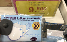 Co.opmart đang bán rất nhiều khẩu trang kháng khuẩn, giá khuyến mãi 9.500 đồng/chiếc