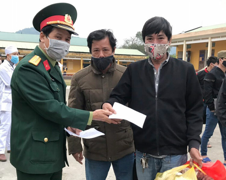 Hàng trăm người được ra khỏi cơ sở cách li - Ảnh 1. Hàng trăm người được ra khỏi cơ sở cách li - Ảnh 1.