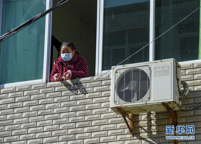 Người Trung Quốc lạc quan chữa bệnh, sinh sống giữa dịch virus corona - Ảnh 10. Người Trung Quốc lạc quan chữa bệnh, sinh sống giữa dịch virus corona - Ảnh 10.