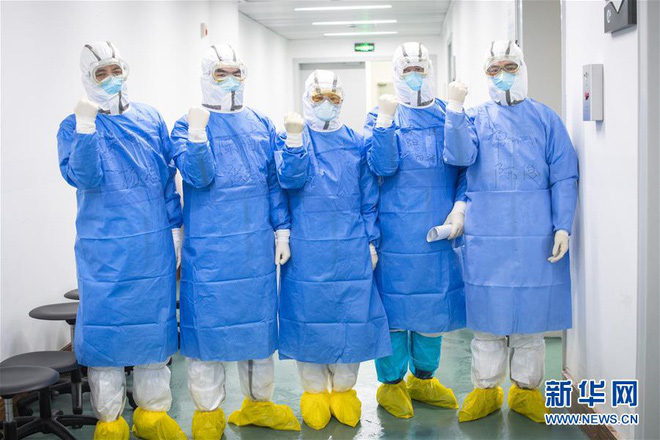 Người Trung Quốc lạc quan chữa bệnh, sinh sống giữa dịch virus corona - Ảnh 4. Người Trung Quốc lạc quan chữa bệnh, sinh sống giữa dịch virus corona - Ảnh 4.