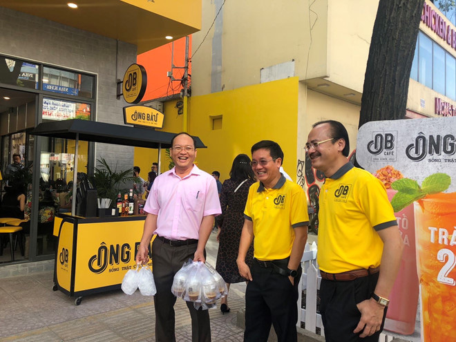 Quán cà phê Ông Bầu của bầu Đức, bầu Thắng, Chủ tịch NutiFood chính thức khai trương ở Sài Gòn - Ảnh 1.
