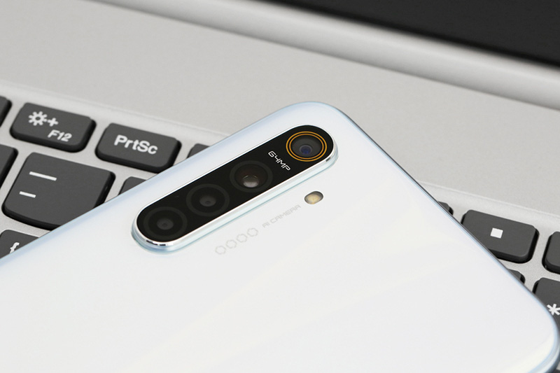 Những điện thoại tầm trung được trang bị camera độ phân giải không thua kém Samsung S20+ - Ảnh 1.