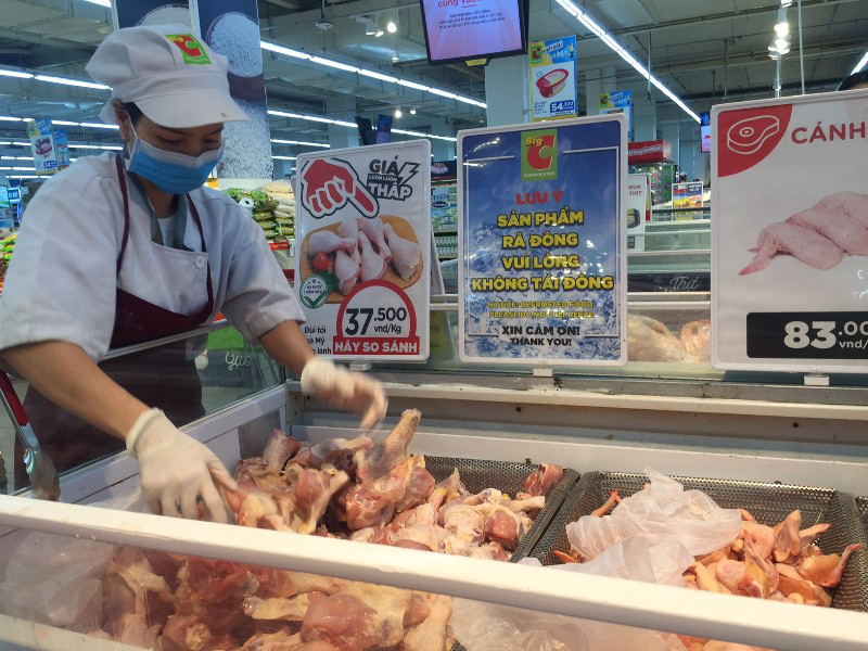 'Bán một lứa gà, chủ trang trại mất ngay biệt thự' - Ảnh 1.