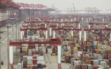 Hàng nghìn container thịt đông lạnh chất đống tại các cảng Trung Quốc giữa bão dịch Covid-19