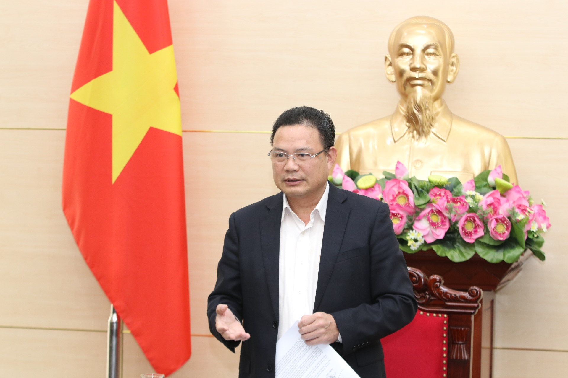 Dừng cấp phép cho lao động Trung Quốc trở lại Việt Nam làm việc sau Tết vì dịch viêm phổi - Ảnh 1. Dừng cấp phép cho lao động Trung Quốc trở lại Việt Nam làm việc sau Tết vì dịch viêm phổi - Ảnh 1.