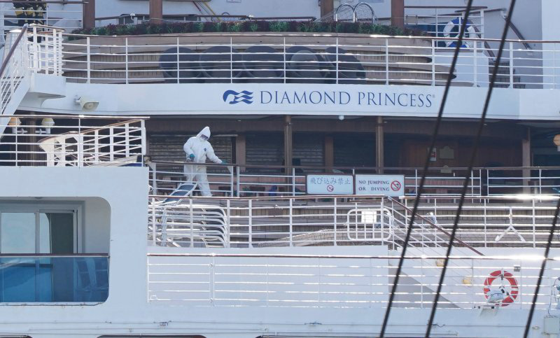 Hơn 1.000 thuyền viên trên tàu du lịch Diamond Princess bị cách li lần hai - Ảnh 1. Hơn 1.000 thuyền viên trên tàu du lịch Diamond Princess bị cách li lần hai - Ảnh 1.