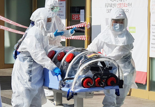 Ca nhiễm virus corona đầu tiên tử vong ở Hàn Quốc, 104 người mắc bệnh - Ảnh 2. Ca nhiễm virus corona đầu tiên tử vong ở Hàn Quốc, 104 người mắc bệnh - Ảnh 2.