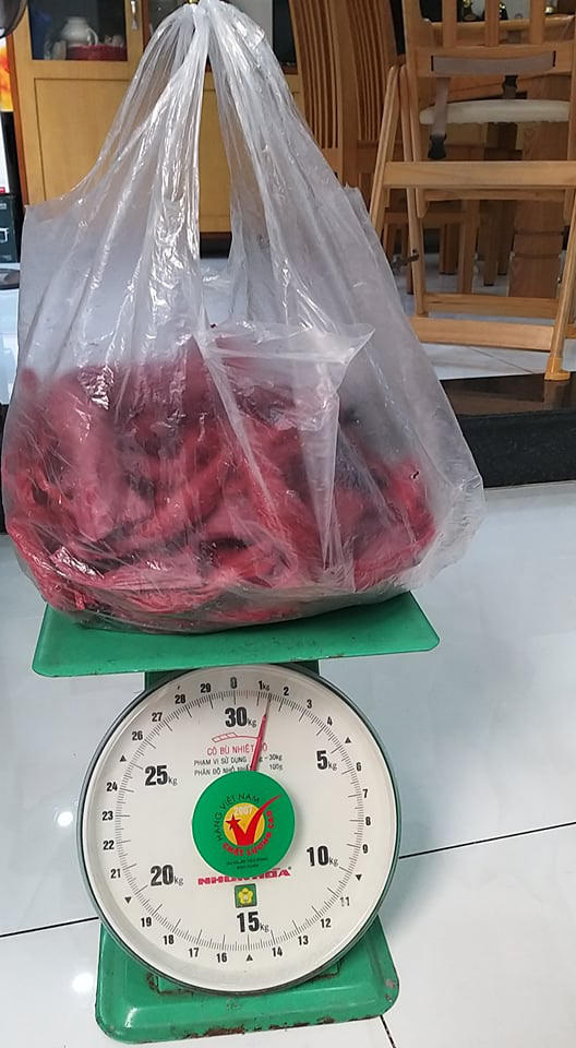 Mua hơn 3kg cua Cà Mau tận vựa, khách Sài Gòn ngỡ ngàng khi nhận bọc cua với 1,5 kg dây - Ảnh 3.