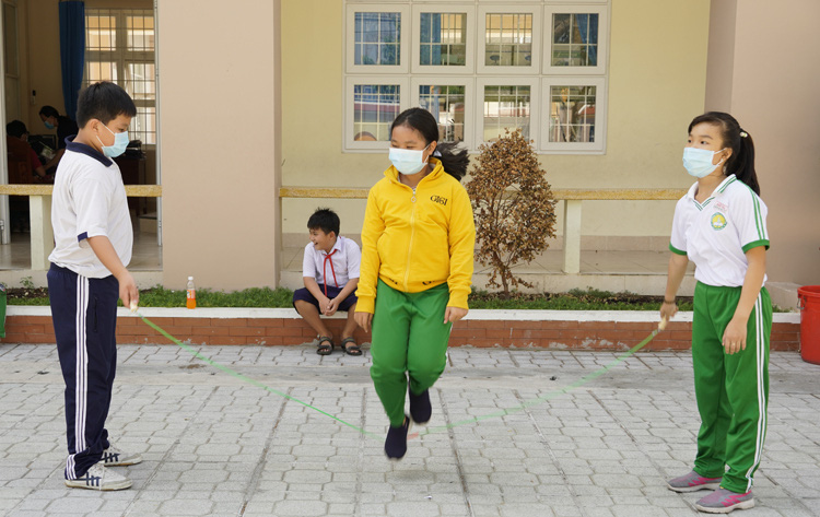 Phản ứng trái chiều về đề xuất nghỉ học hết tháng 3 - Ảnh 1. Phản ứng trái chiều về đề xuất nghỉ học hết tháng 3 - Ảnh 1.
