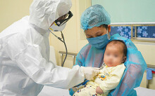 Bé 3 tháng tuổi nhiễm Covid-19 vừa xuất viện, mẹ bé âm tính