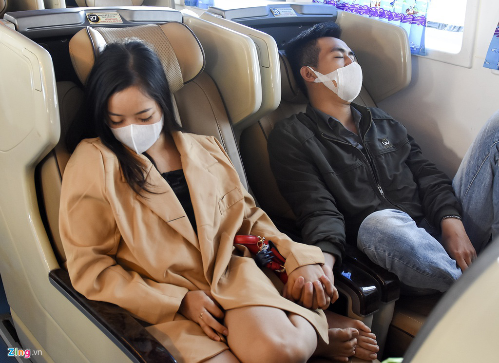 Du khách tấp nập đến đảo Lý Sơn sau nỗi lo dịch Covid-19 - Ảnh 4. Du khách tấp nập đến đảo Lý Sơn sau nỗi lo dịch Covid-19 - Ảnh 4.