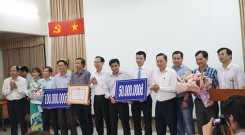 TP Hồ Chí Minh thưởng đột xuất hai bệnh viện điều trị thành công bệnh nhân COVID-19