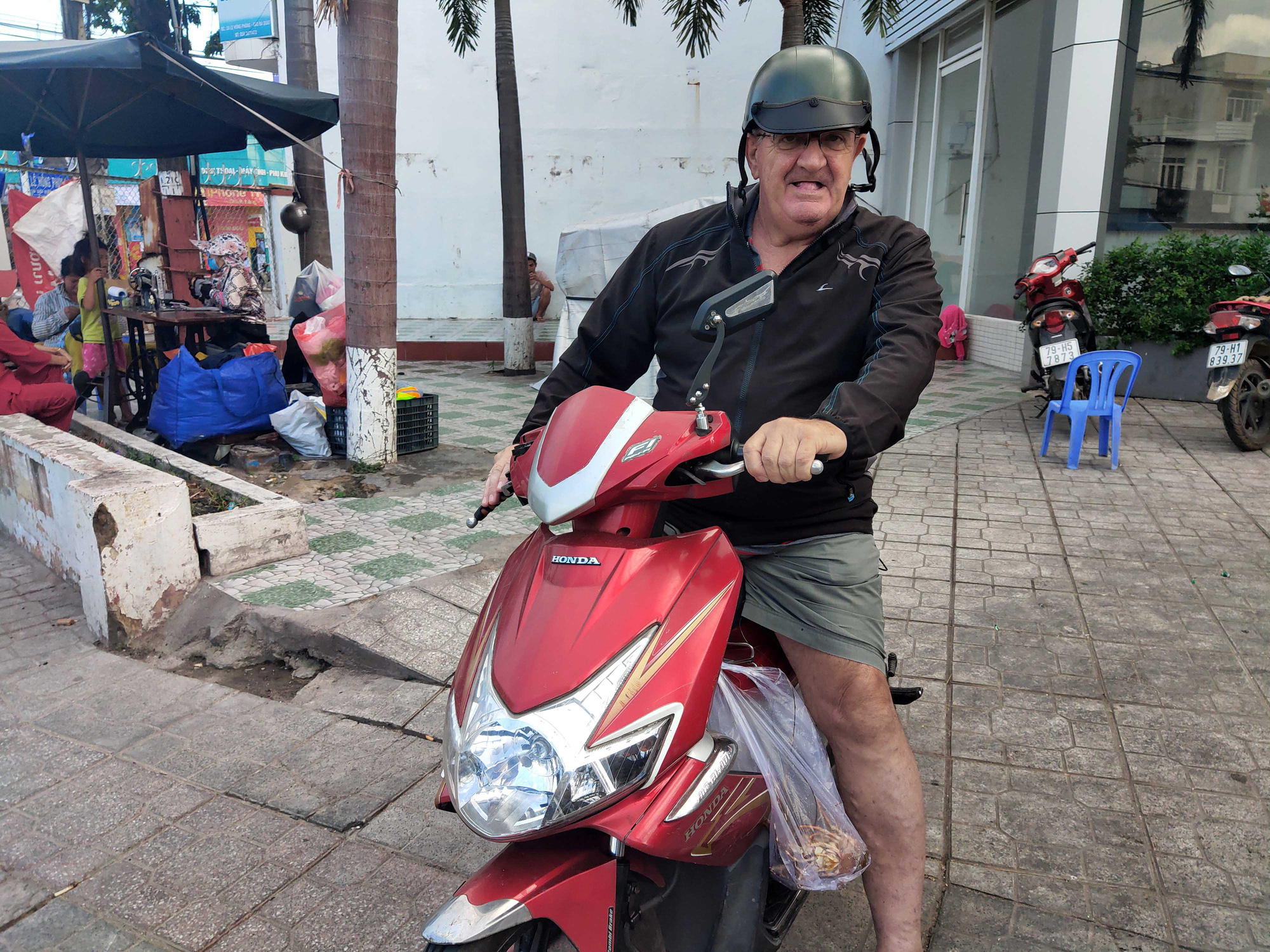 "Giải cứu" tôm hùm và câu chuyện người nuôi tôm - Ảnh 4.
