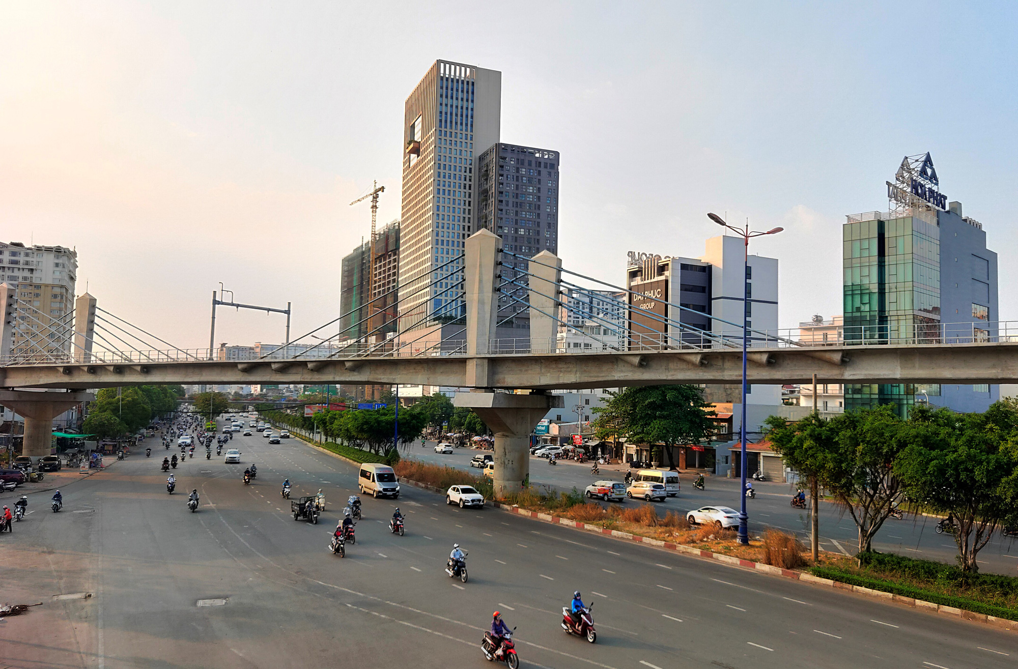 Nhiều 'điểm đen' giao thông ở TP HCM thoát cảnh kẹt xe triền miên giờ cao điểm - Ảnh 12. Nhiều 'điểm đen' giao thông ở TP HCM thoát cảnh kẹt xe triền miên giờ cao điểm - Ảnh 12.