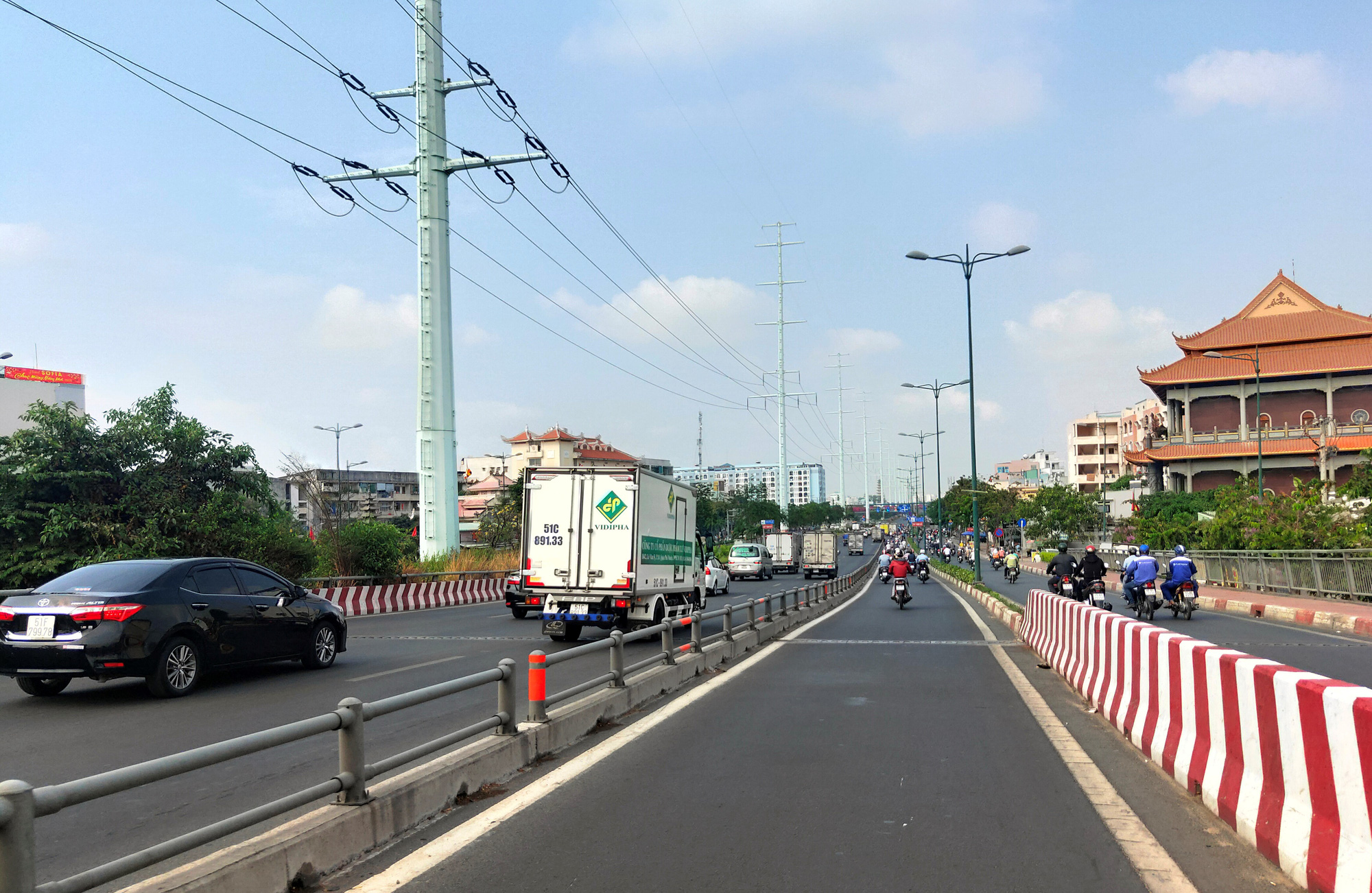 Nhiều 'điểm đen' giao thông ở TP HCM thoát cảnh kẹt xe triền miên giờ cao điểm - Ảnh 9. Nhiều 'điểm đen' giao thông ở TP HCM thoát cảnh kẹt xe triền miên giờ cao điểm - Ảnh 9.