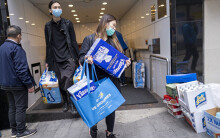 Người Hong Kong săn lùng nước rửa tay, giấy vệ sinh thay vì túi xách, virus corona đã thay đổi thị trường xa xỉ thế nào?