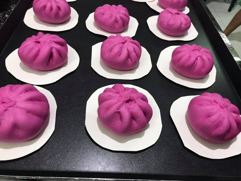Sau 'vua bánh mì', một loạt siêu thị cùng bán bánh mì thanh long, giá chỉ 4.500 đồng/ổ - Ảnh 5. Sau 'vua bánh mì', một loạt siêu thị cùng bán bánh mì thanh long, giá chỉ 4.500 đồng/ổ - Ảnh 5.