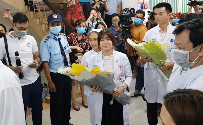 Nữ bác sĩ mang 'trái tim rực lửa' cứu mạng người trong dịch bệnh Covid-19 - Ảnh 2. Nữ bác sĩ mang 'trái tim rực lửa' cứu mạng người trong dịch bệnh Covid-19 - Ảnh 2.