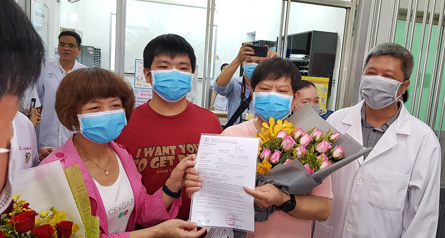 Nữ bác sĩ mang 'trái tim rực lửa' cứu mạng người trong dịch bệnh Covid-19 - Ảnh 3. Nữ bác sĩ mang 'trái tim rực lửa' cứu mạng người trong dịch bệnh Covid-19 - Ảnh 3.