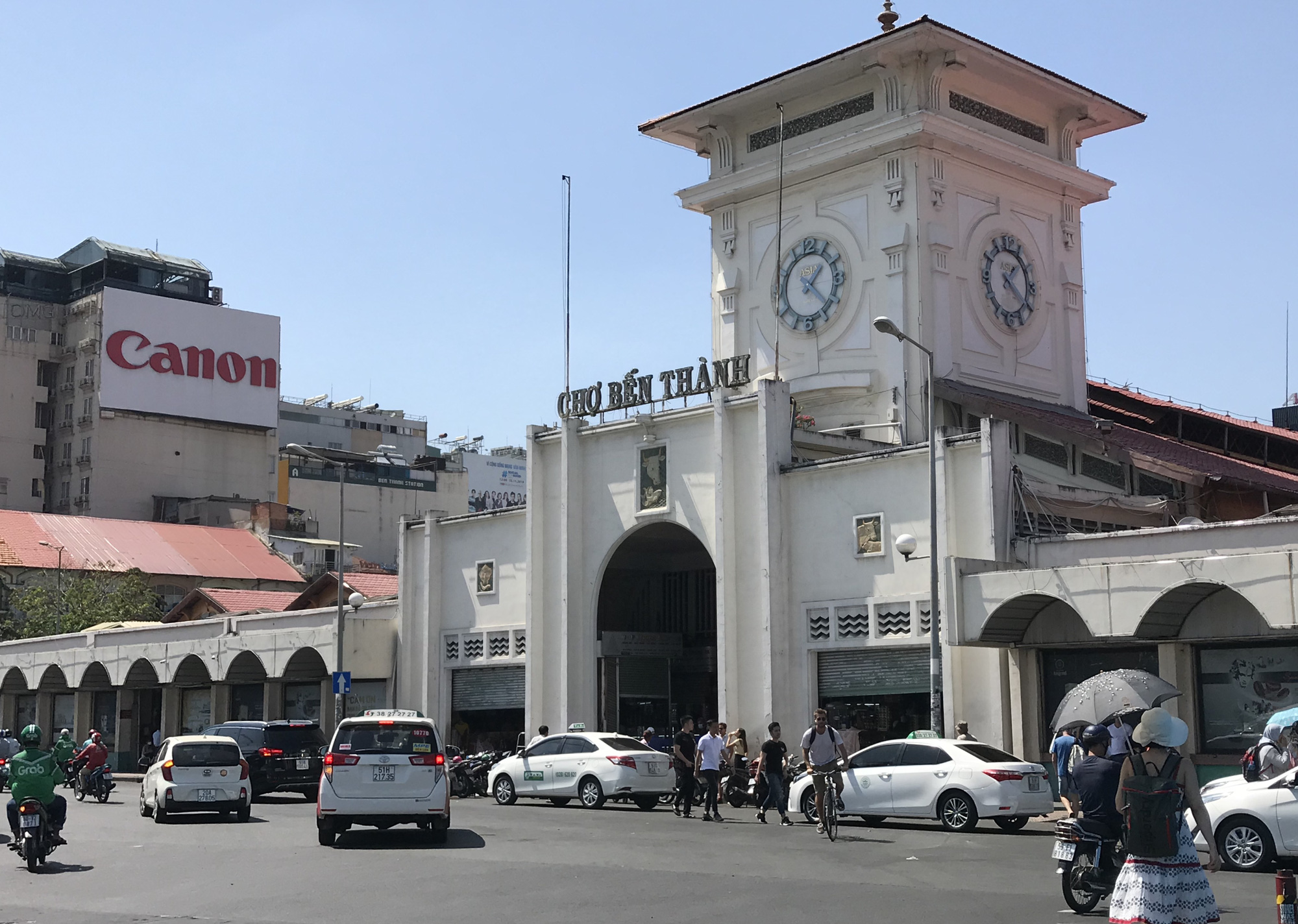 Chợ Bến Thành, Saigon Square ế chưa từng thấy, có tiểu thương đóng cửa, sang sạp vì virus corona - Ảnh 2. Chợ Bến Thành, Saigon Square ế chưa từng thấy, có tiểu thương đóng cửa, sang sạp vì virus corona - Ảnh 2.