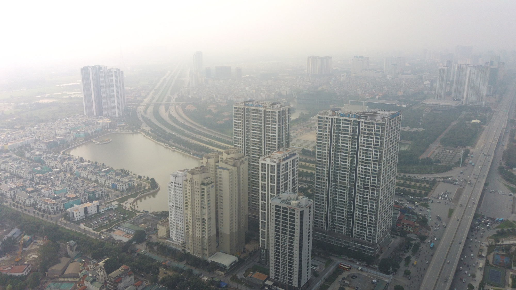 Hà Nội ô nhiễm không khí ở mức cảnh báo tím từ sáng đến chiều - Ảnh 3. Hà Nội ô nhiễm không khí ở mức cảnh báo tím từ sáng đến chiều - Ảnh 3.