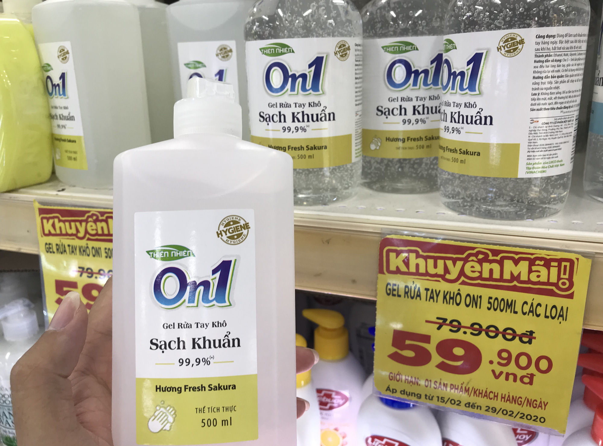 Nước rửa tay, gel sát khuẩn khô phòng virus corona đầy ắp tại siêu thị, đang giảm giá sâu - Ảnh 7. Nước rửa tay, gel sát khuẩn khô phòng virus corona đầy ắp tại siêu thị, đang giảm giá sâu - Ảnh 7.