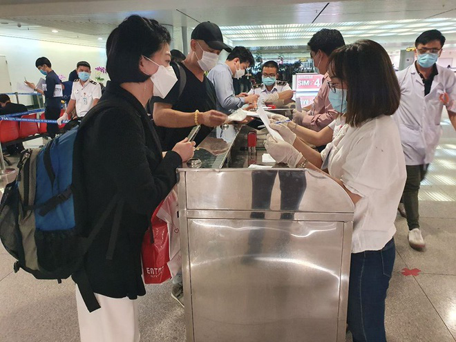 TP HCM cách li 3 khách Hàn Quốc đến từ 'ổ dịch' Daegu - Ảnh 1. TP HCM cách li 3 khách Hàn Quốc đến từ 'ổ dịch' Daegu - Ảnh 1.