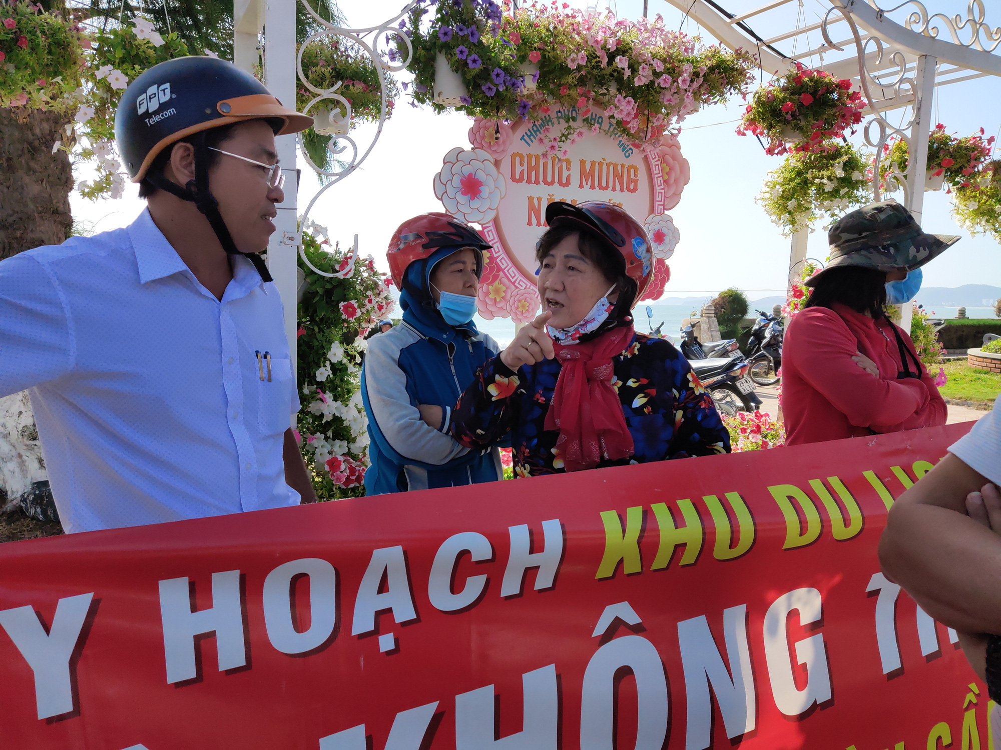 Chủ tịch Khánh Hòa chỉ đạo kiểm tra, rà soát để xử lí vụ người dân bị thu hồi đất tại dự án Diamond Bay - Ảnh 4. Chủ tịch Khánh Hòa chỉ đạo kiểm tra, rà soát để xử lí vụ người dân bị thu hồi đất tại dự án Diamond Bay - Ảnh 4.