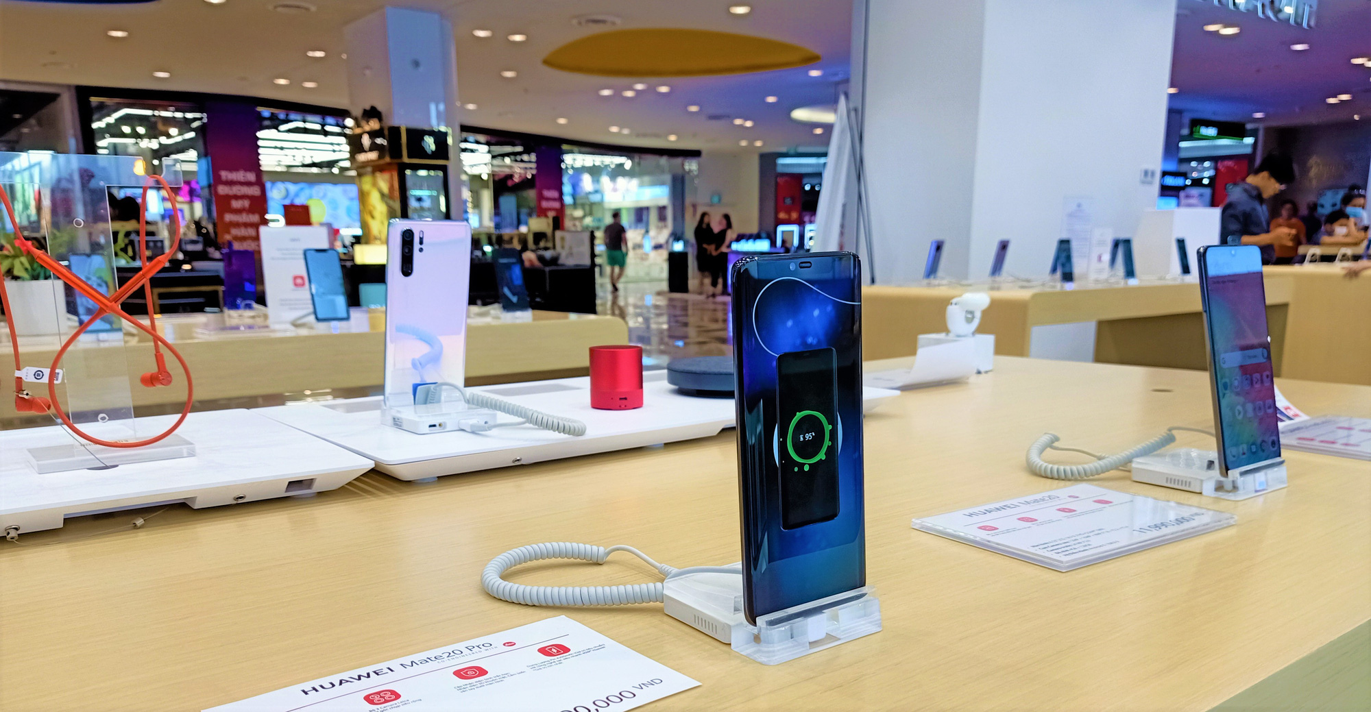 Điện thoại giảm giá tuần này: Giá iPhone chính hãng lẫn xách tay đều biến động nhẹ - Ảnh 3. Điện thoại giảm giá tuần này: Giá iPhone chính hãng lẫn xách tay đều biến động nhẹ - Ảnh 3.
