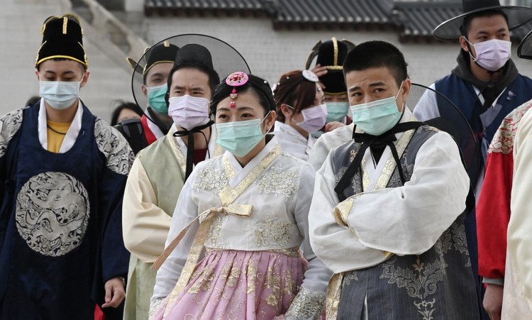 Lo sợ dịch virus corona bùng phát, nhiều du khách hủy chuyến du lịch Hàn Quốc - Ảnh 2. Lo sợ dịch virus corona bùng phát, nhiều du khách hủy chuyến du lịch Hàn Quốc - Ảnh 2.