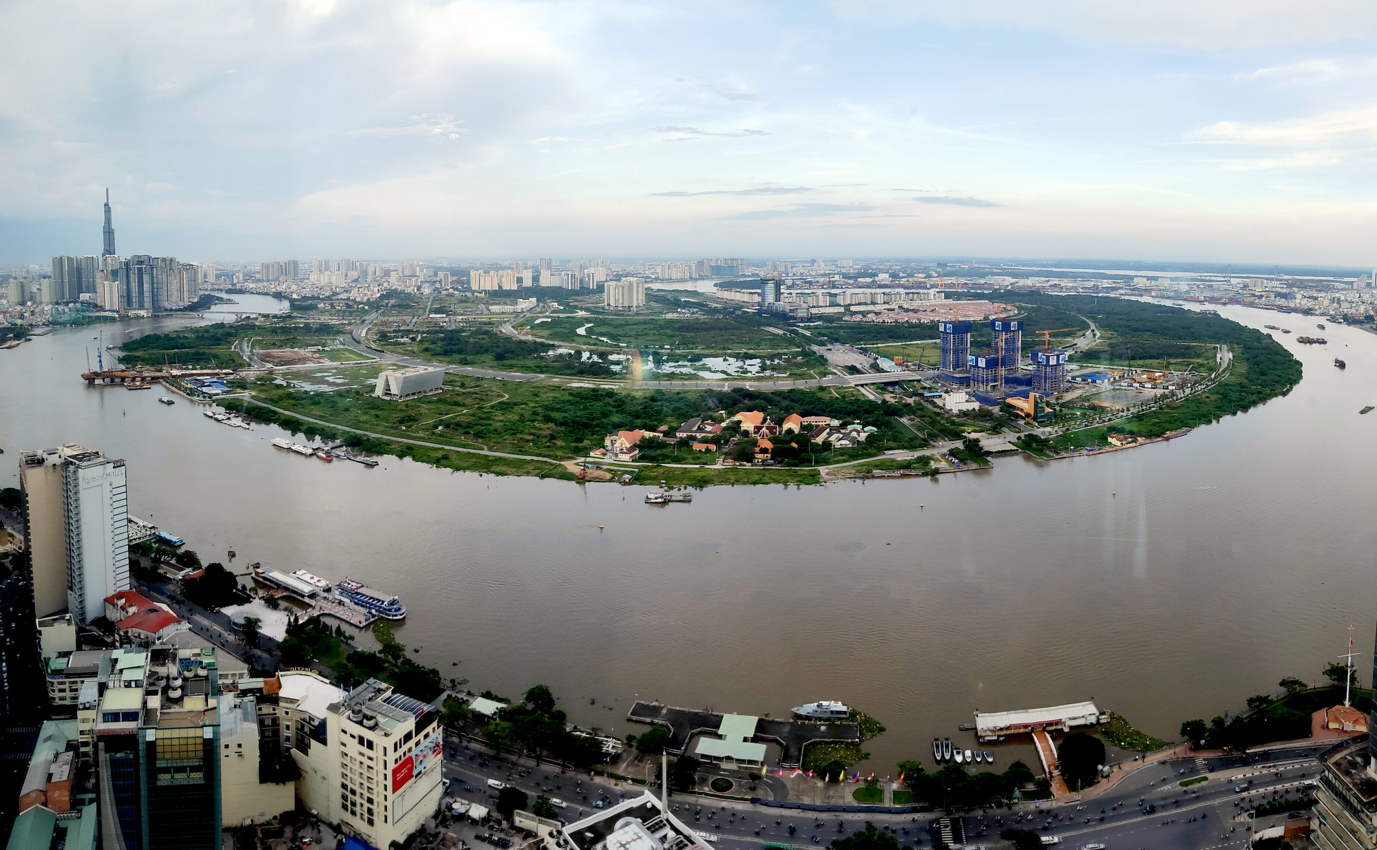 Câu chuyện 'quả trứng gà' của vị doanh nhân và quyết tâm 'ai sợ thì đứng qua một bên' của lãnh đạo TP HCM - Ảnh 4. Câu chuyện 'quả trứng gà' của vị doanh nhân bất động sản và quyết tâm 'ai sợ thì đứng qua một bên' của lãnh đạo TP HCM - Ảnh 4.