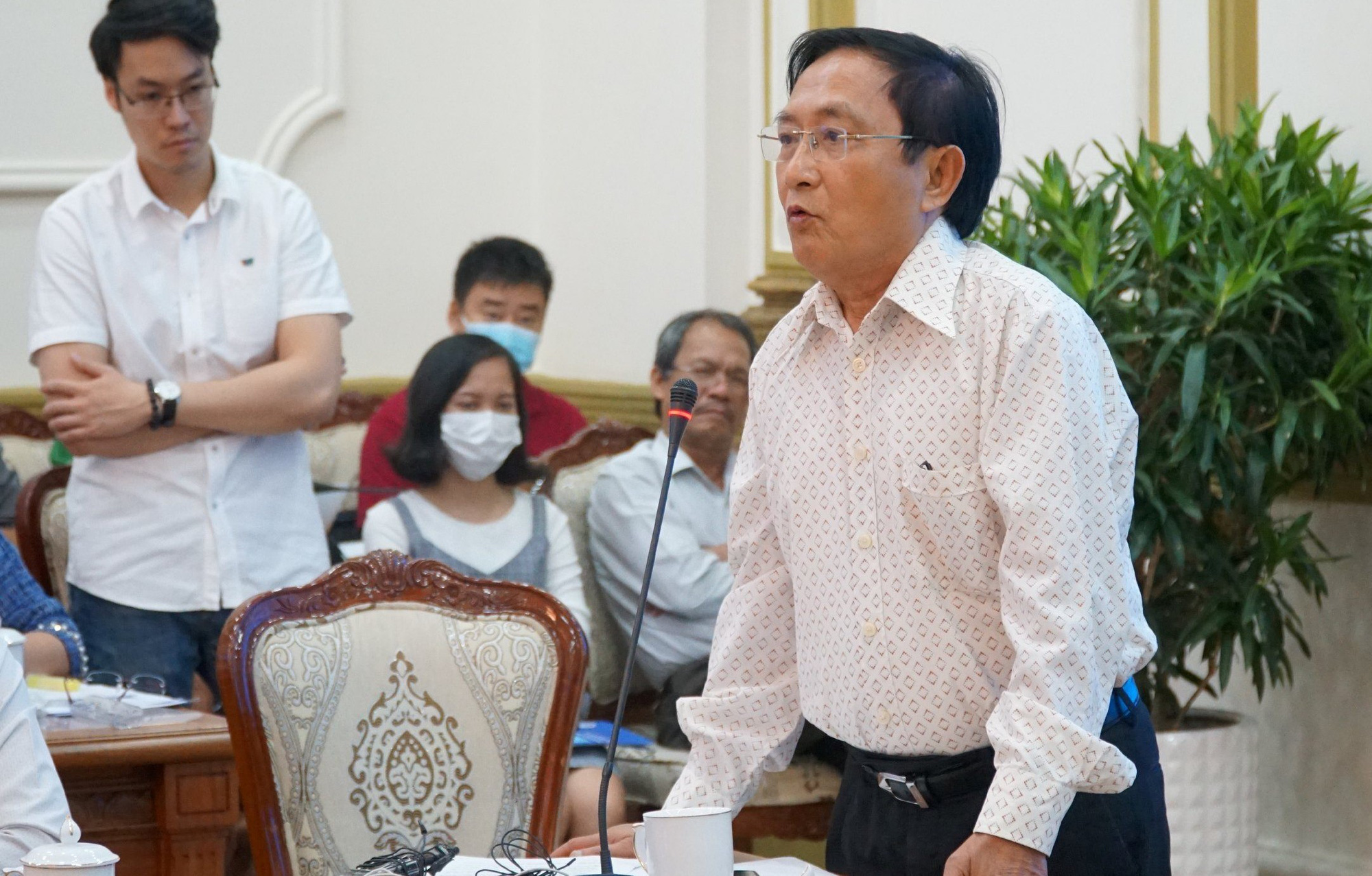 Câu chuyện 'quả trứng gà' của vị doanh nhân và quyết tâm 'ai sợ thì đứng qua một bên' của lãnh đạo TP HCM - Ảnh 1. Câu chuyện 'quả trứng gà' của vị doanh nhân bất động sản và quyết tâm 'ai sợ thì đứng qua một bên' của lãnh đạo TP HCM - Ảnh 1.