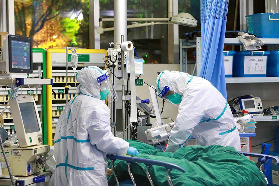 Hơn 3.000 nhân viên y tế Trung Quốc bị nhiễm virus corona - Ảnh 1.