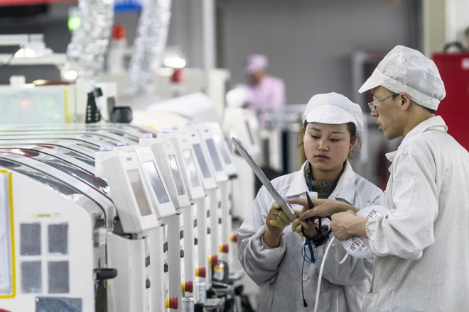 Công nhân lắp iPhone được mời lương nghìn USD để quay lại làm việc - Ảnh 1. Công nhân lắp iPhone được mời lương nghìn USD để quay lại làm việc - Ảnh 1.