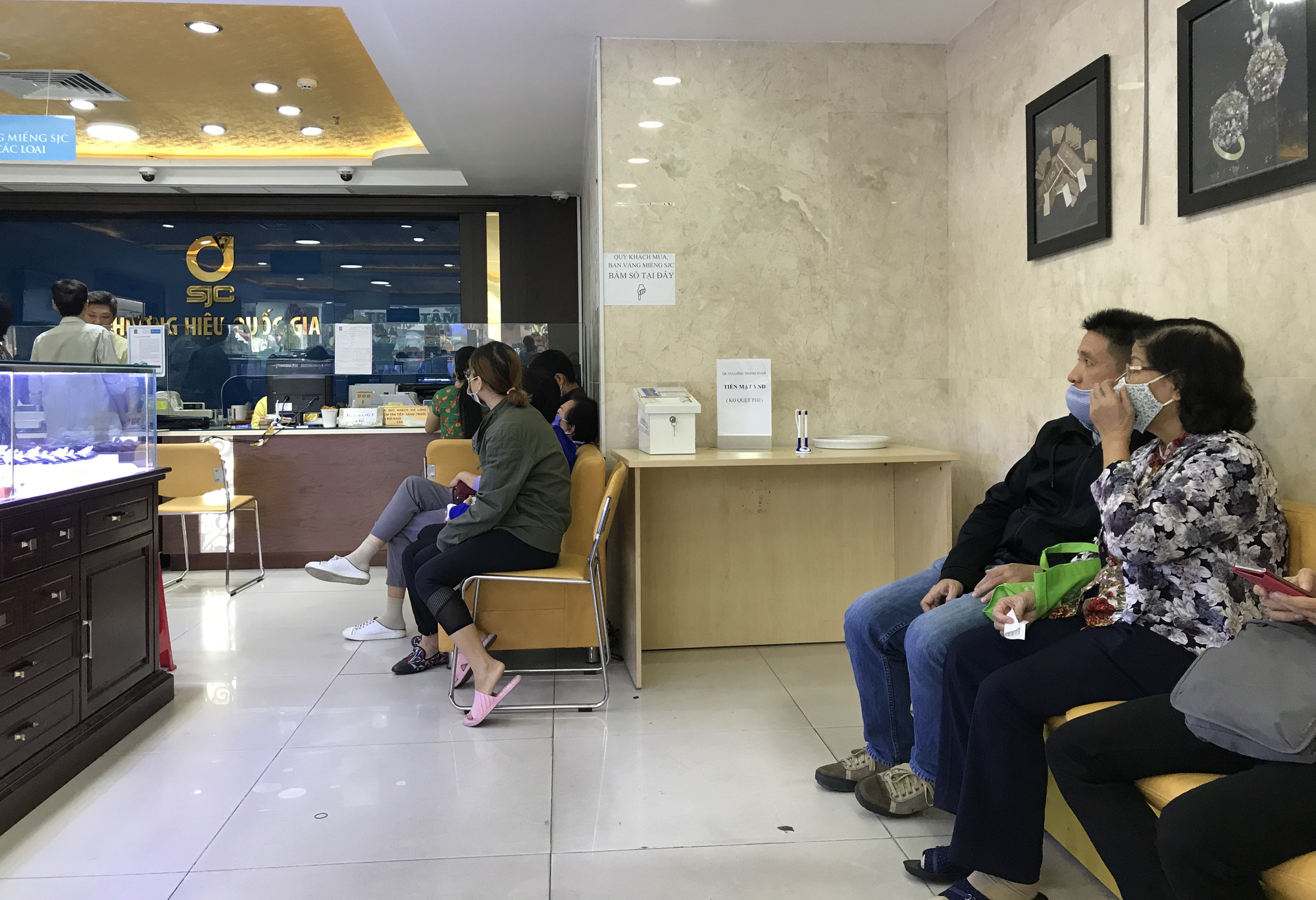 Vàng mất vài triệu sau ngày lên đỉnh lịch sử, kịch bản  lặp lại năm 2011? - Ảnh 4.