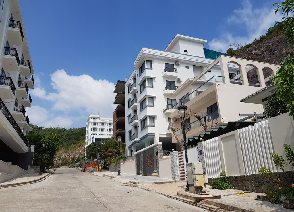 Khánh Hòa giám sát xử lí biệt thự Ocean View xây sai qui hoạch - Ảnh 3. Khánh Hòa giám sát xử lí biệt thự Ocean View xây sai qui hoạch - Ảnh 3.
