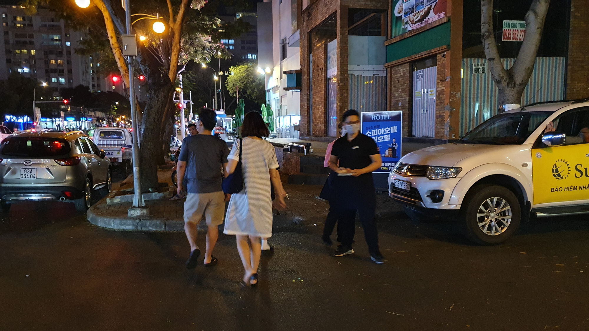 Người Hàn Quốc tại TP HCM: Ra đường không đeo khẩu trang, vẫn tụ tập ăn uống giữa mùa dịch corona - Ảnh 7. Người Hàn Quốc tại TP HCM: Ra đường không đeo khẩu trang, vẫn tụ tập ăn uống giữa mùa dịch corona - Ảnh 7.