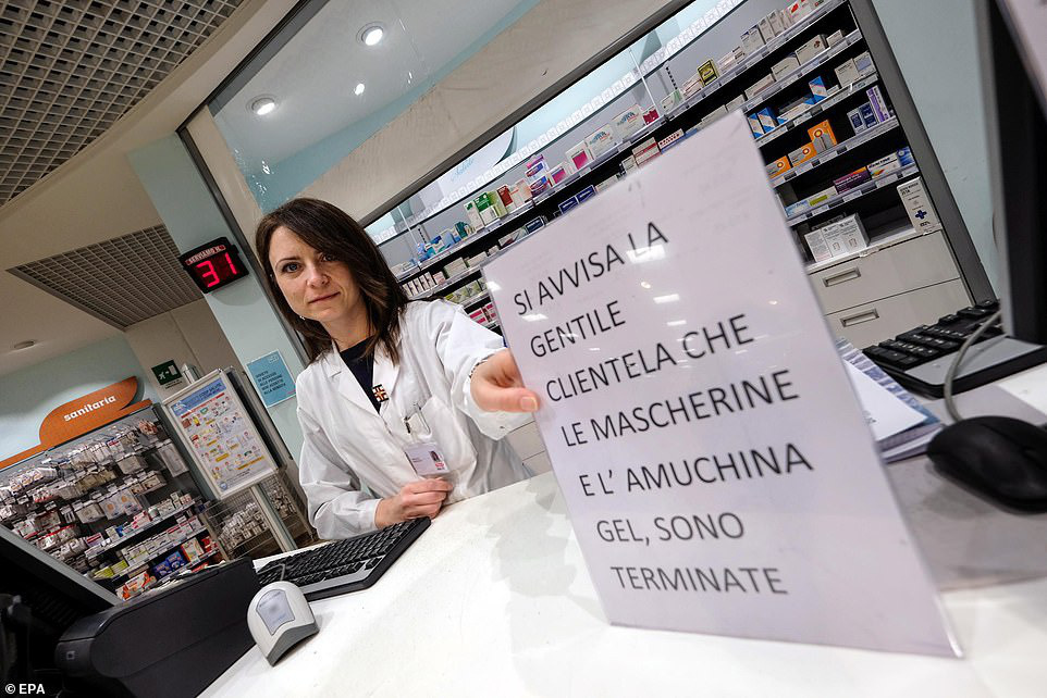 Bên trong những siêu thị, cửa hàng Italy mùa dịch Covid-19 - Ảnh 5. Bên trong những siêu thị, cửa hàng Italy mùa dịch Covid-19 - Ảnh 5.