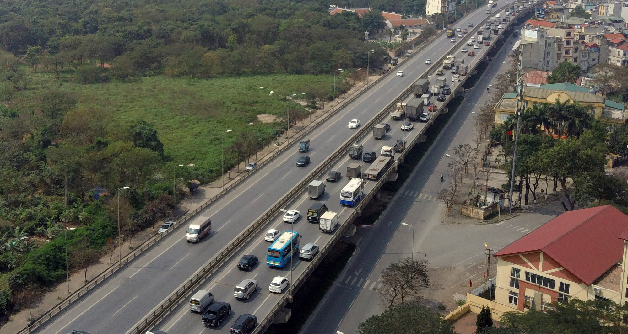 Vành đai 3 trên cao thường xuyên ùn tắc trong đợt sửa khe co giãn - Ảnh 8. Vành đai 3 trên cao thường xuyên ùn tắc trong đợt sửa khe co giãn - Ảnh 8.