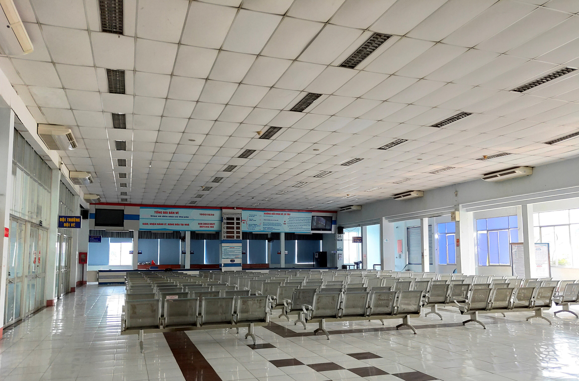 Ga Sài Gòn vắng lặng kì lạ, tàu hủy chuyến sau đợt nghỉ Tết Nguyên đán - Ảnh 9. Ga Sài Gòn vắng lặng kì lạ, tàu hủy chuyến sau đợt nghỉ Tết Nguyên đán - Ảnh 9.