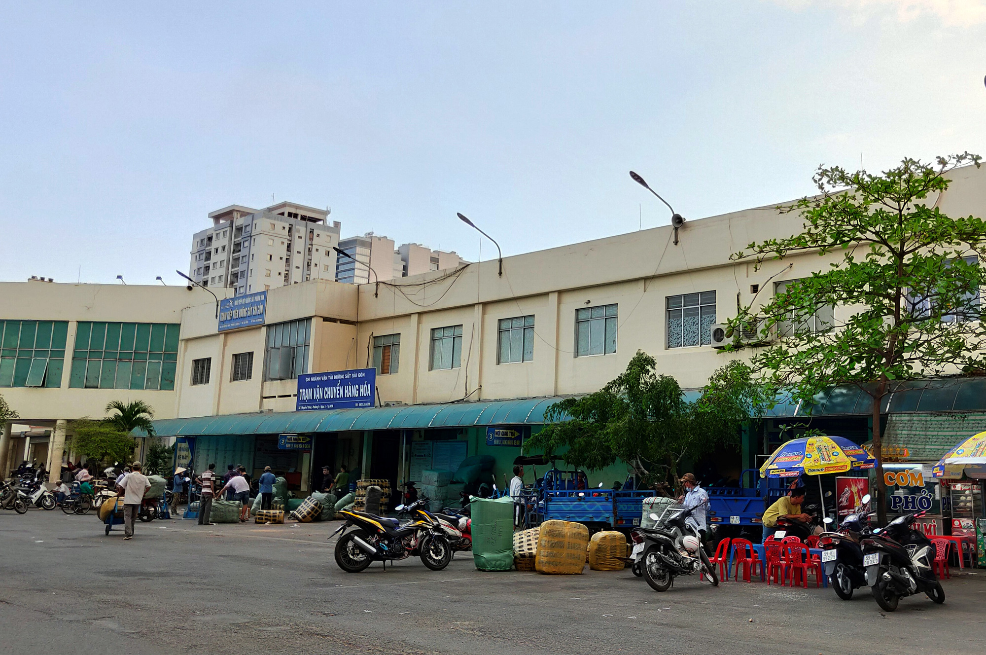 Ga Sài Gòn vắng lặng kì lạ, tàu hủy chuyến sau đợt nghỉ Tết Nguyên đán - Ảnh 3. Ga Sài Gòn vắng lặng kì lạ, tàu hủy chuyến sau đợt nghỉ Tết Nguyên đán - Ảnh 3.