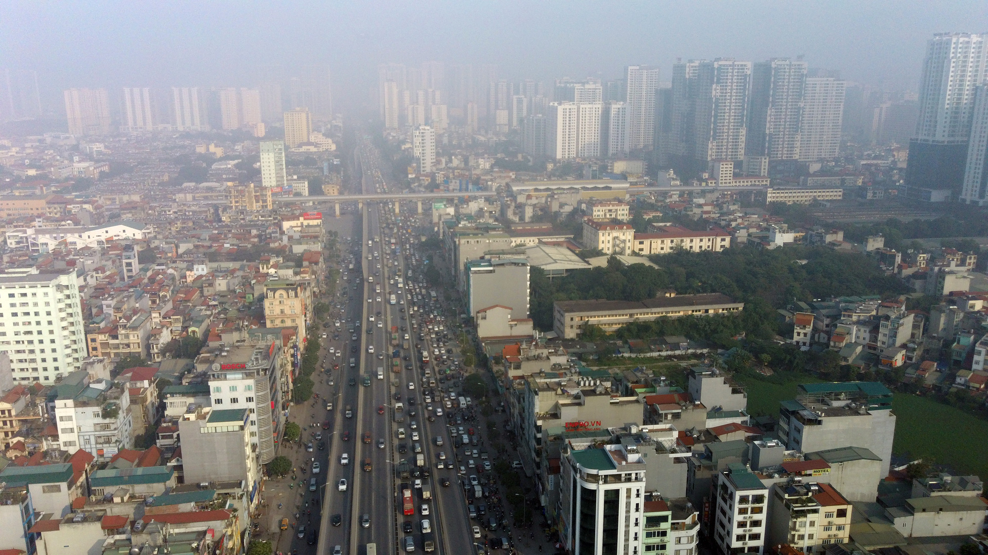 Học sinh, sinh viên nghỉ học, Hà Nội vẫn ùn tắc nhiều nơi như thời chưa có dịch Covid-19 - Ảnh 1. Học sinh, sinh viên nghỉ học, Hà Nội vẫn ùn tắc nhiều nơi như thời chưa có dịch Covid-19 - Ảnh 1.