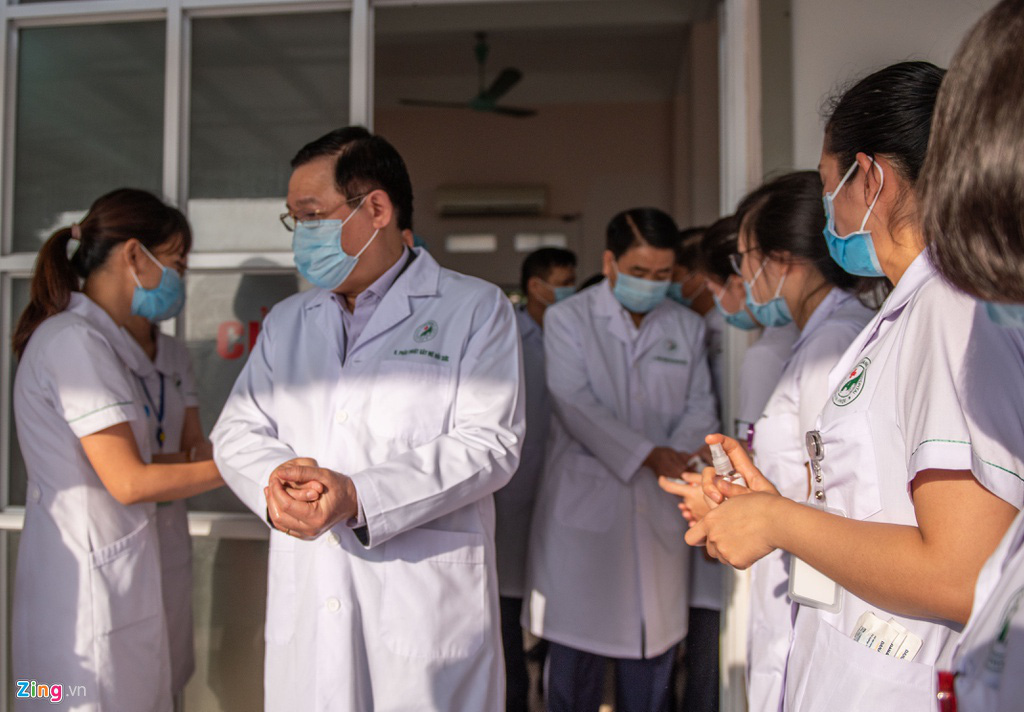 Bí thư Hà Nội Vương Đình Huệ thăm nơi cách li dịch Covid-19 - Ảnh 6. Bí thư Hà Nội Vương Đình Huệ thăm nơi cách li dịch Covid-19 - Ảnh 6.