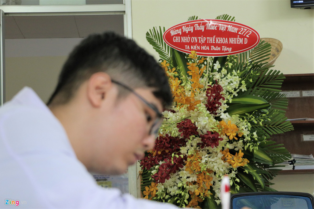 Lẵng hoa của bệnh nhân Covid-19 ở Bệnh viện Bệnh Nhiệt đới - Ảnh 1.