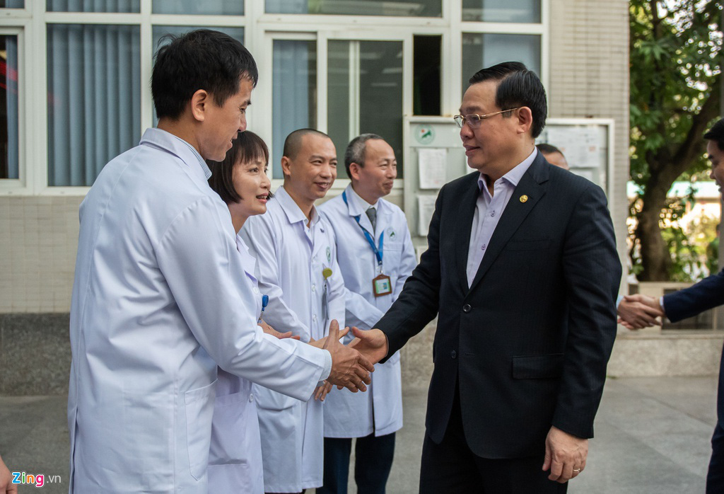 Bí thư Hà Nội Vương Đình Huệ thăm nơi cách li dịch Covid-19 - Ảnh 1. Bí thư Hà Nội Vương Đình Huệ thăm nơi cách li dịch Covid-19 - Ảnh 1.