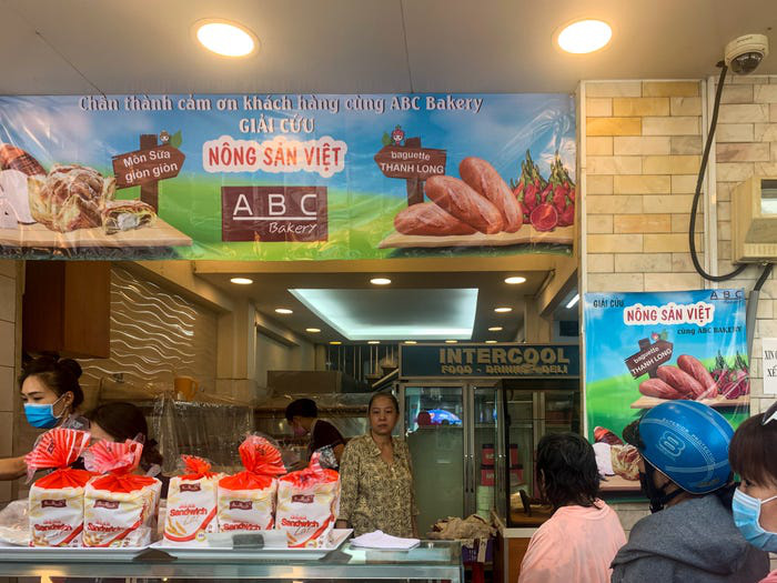Bánh mì thanh long Việt Nam được báo nước ngoài khen ngợi - Ảnh 2.